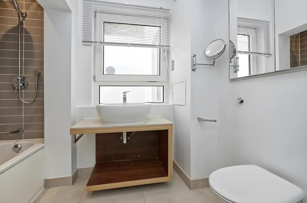 Apartment 1bd Gloucester With Style And Serenity *